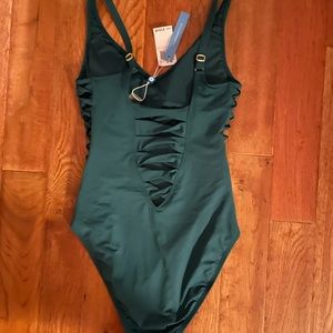 Bleu by Rod Beattie size 6 NWT tropic thunder